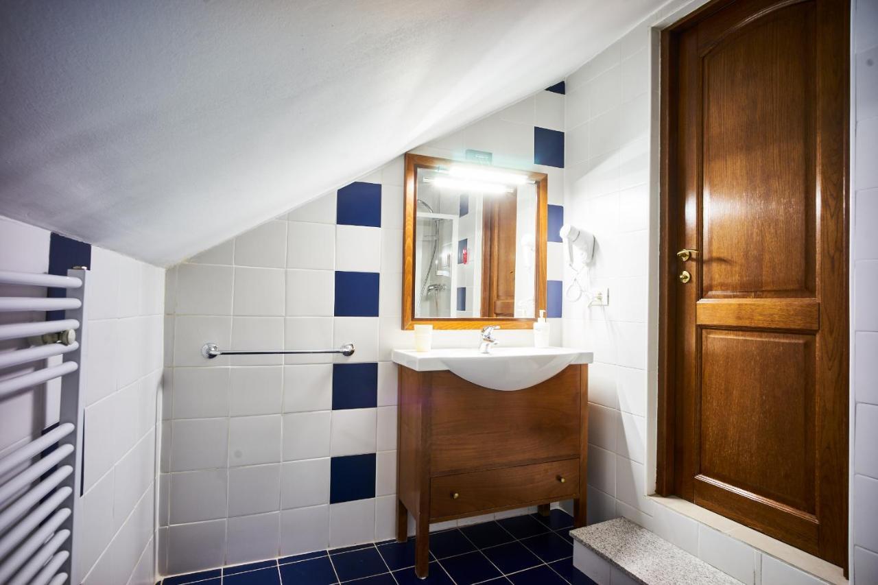 Cozy Attic Room VI Bucharest Luaran gambar