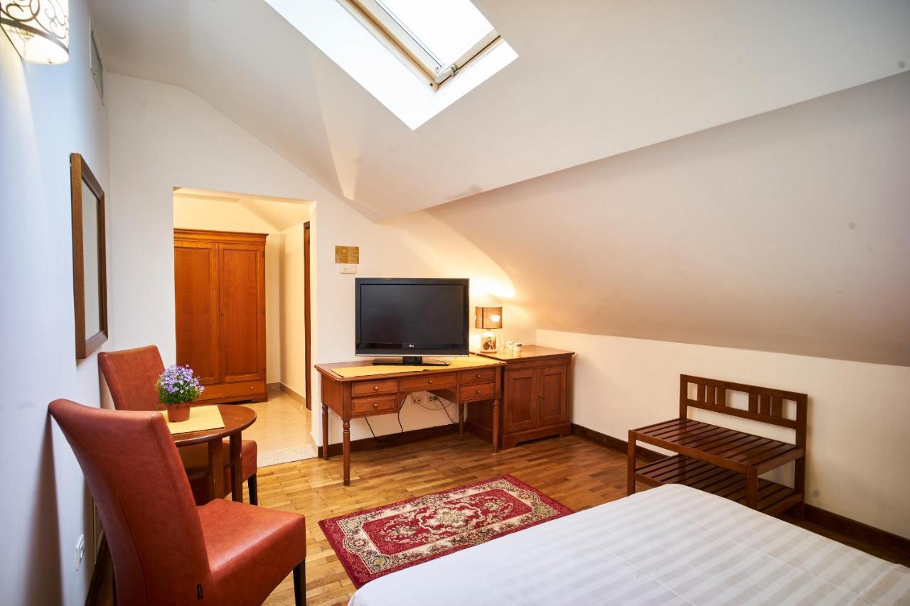Cozy Attic Room VI Bucharest Luaran gambar